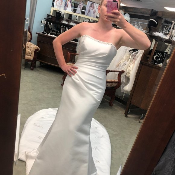 New Sexy Bridal Gown, White Mermaid Wedding Dress, Corset  Sz 6  Reg $1399 - Picture 2 of 10